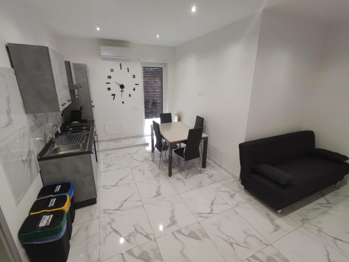 Intero Appartamento Casa Vacanze "Il Pino" Roma Infernetto Exterior photo